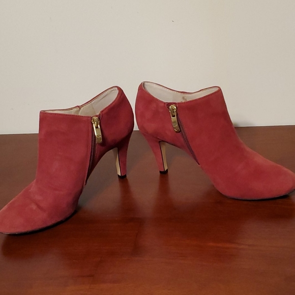 Vince Camuto suede burgundy booties, size 6/36 - Picture 3 of 6